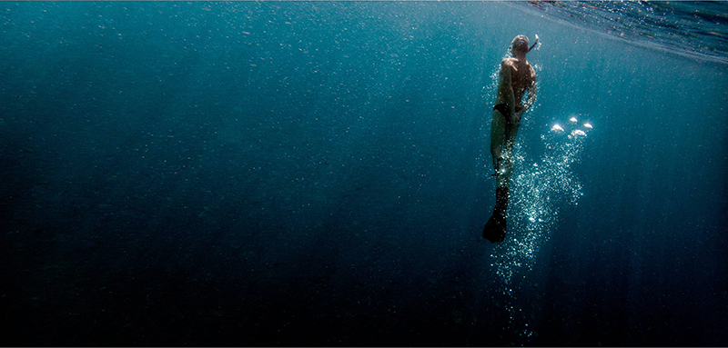 free diving to clean the coral reefs of the maldives